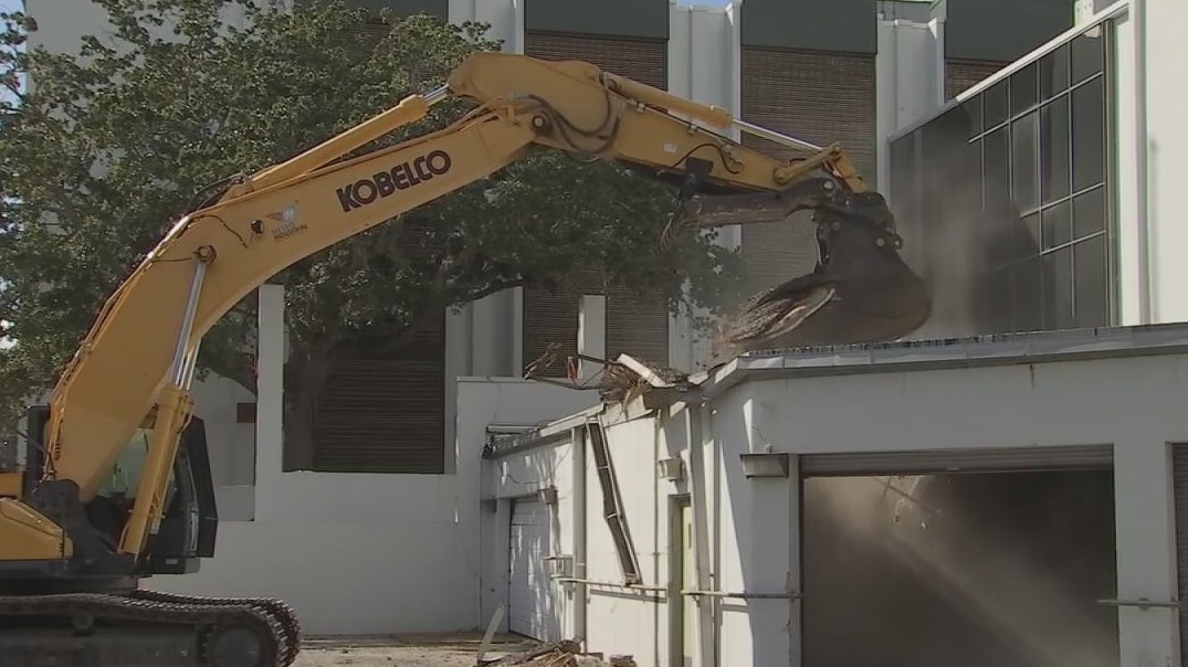 Old St. Pete PD headquarters being demolished